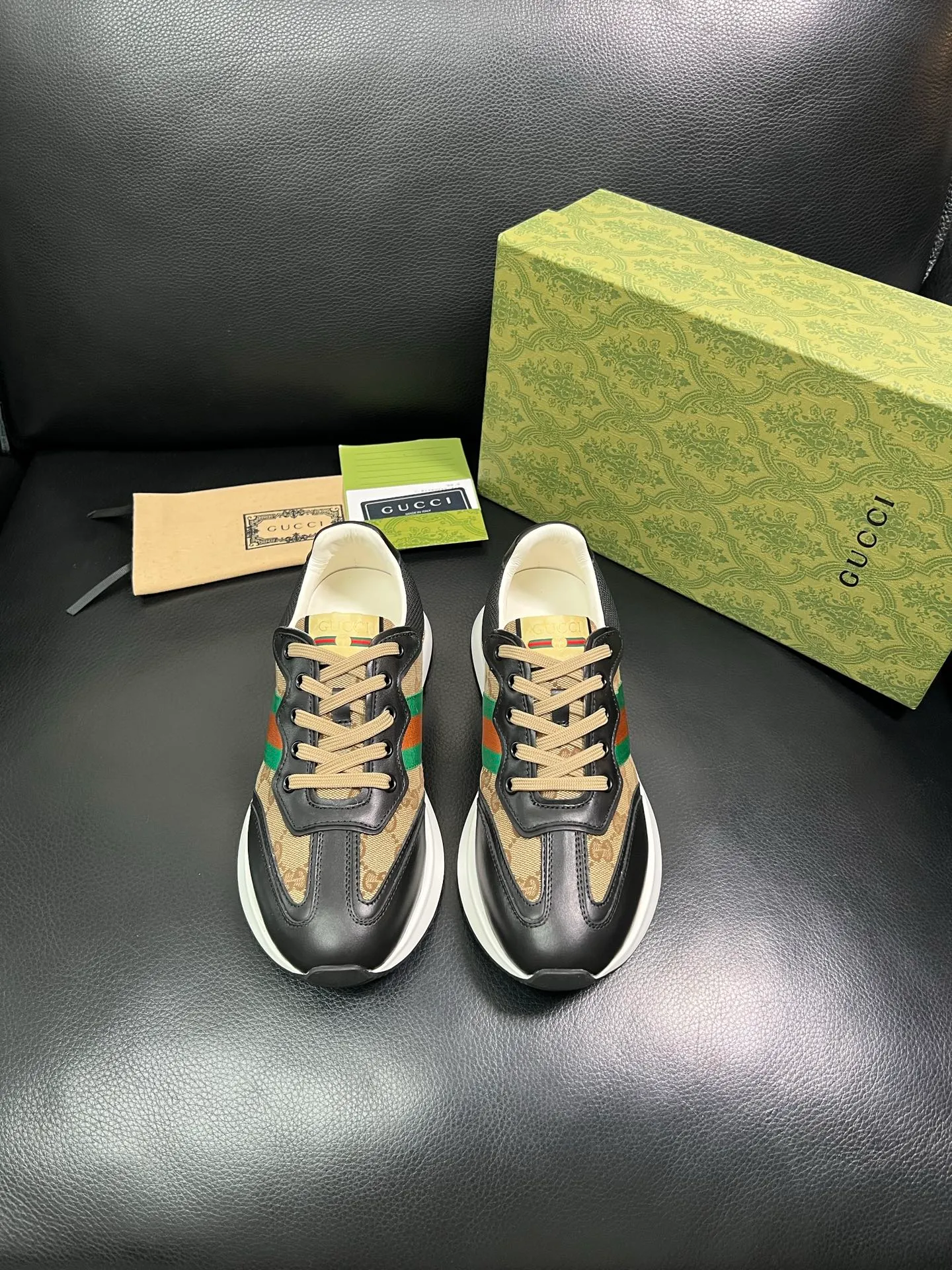 Men's shoes 💰800 Gucci top purchasing Gucci counter new model, original factory configuration of imported cowhide from Italy with printed cloth fabric, imported cowhide lining, breathable and comfortable, sole: original factory special sole is super comfortable, original factory and single goods are high quality, welcome to compare, code number 38-44 (customized 45 46) 85865